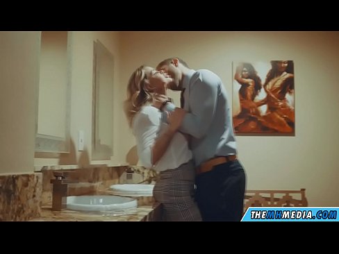 ❤️ Вақте ки як малламуй busty шумо дар як ҳоҷатхона ҷамъиятӣ seduces Порнои мақъад дар tg.porn33.top